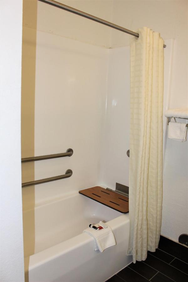 מלון Super 8 By Wyndham De Soto מראה חיצוני תמונה
